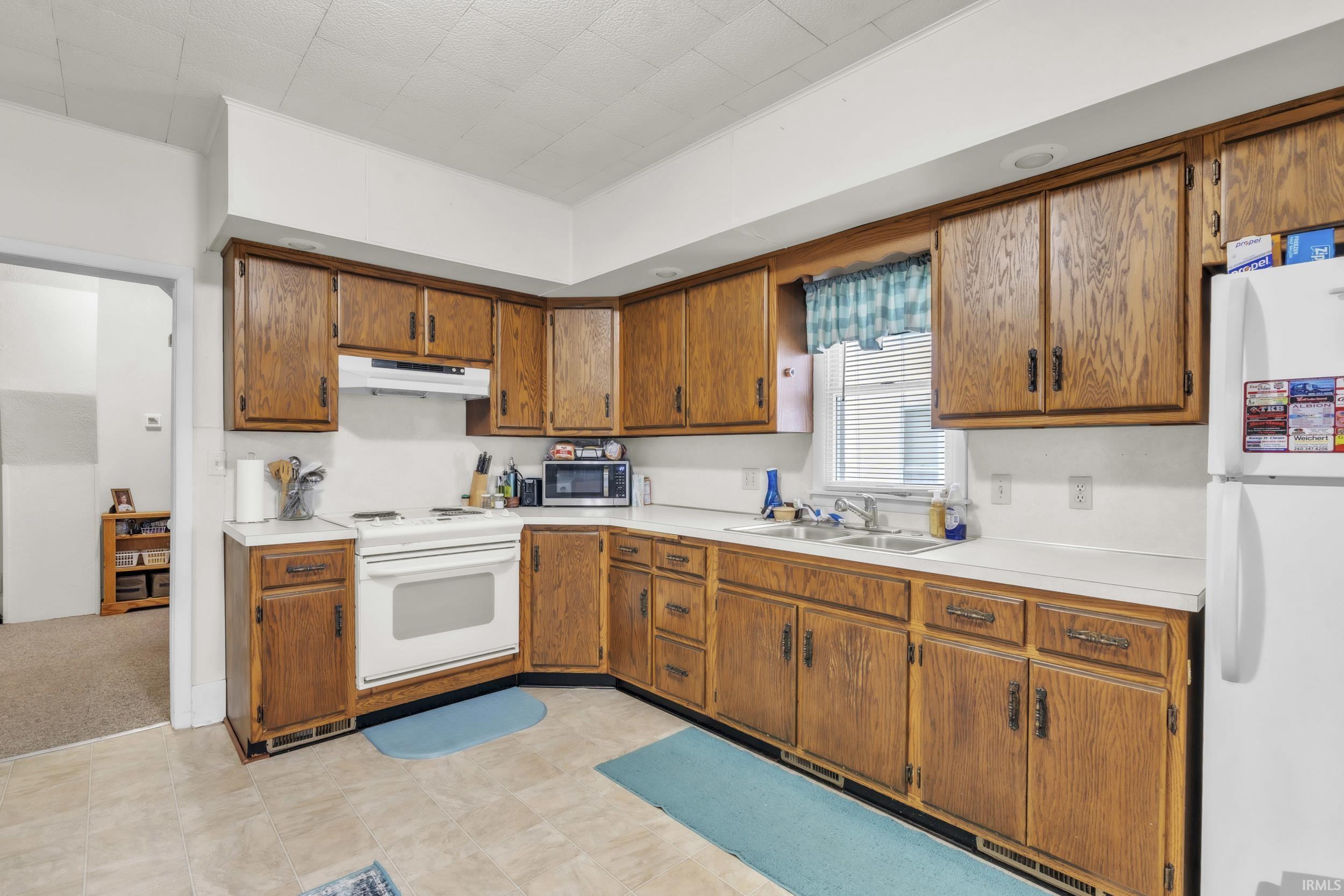 215 North York Street Albion, IN 46701 - Photo 13 of 36