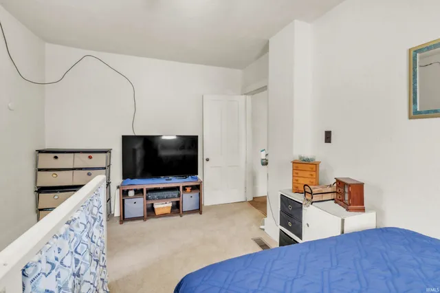 $200,000 | 215 North York Street, Albion, IN 46701