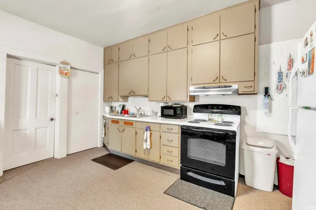 $200,000 | 215 North York Street, Albion, IN 46701