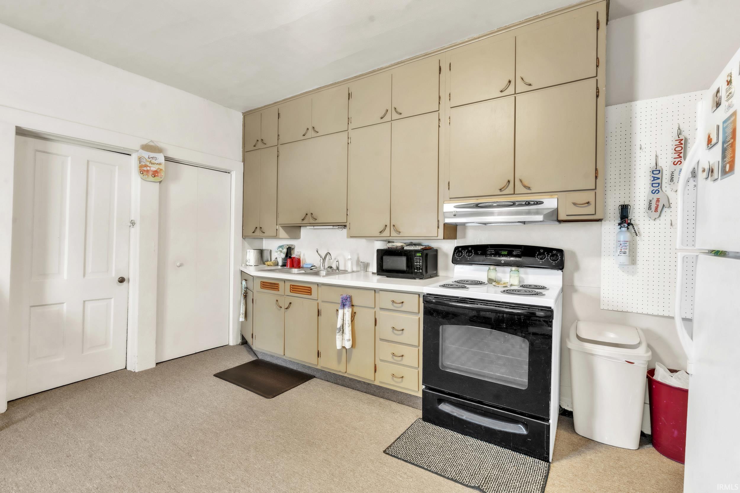 215 North York Street Albion, IN 46701 - Photo 24 of 36