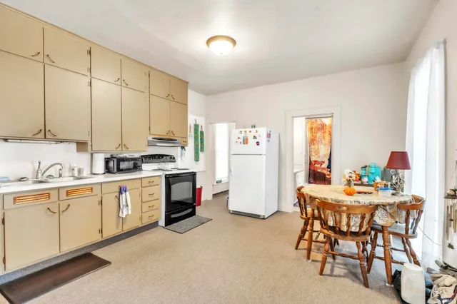 $200,000 | 215 North York Street, Albion, IN 46701