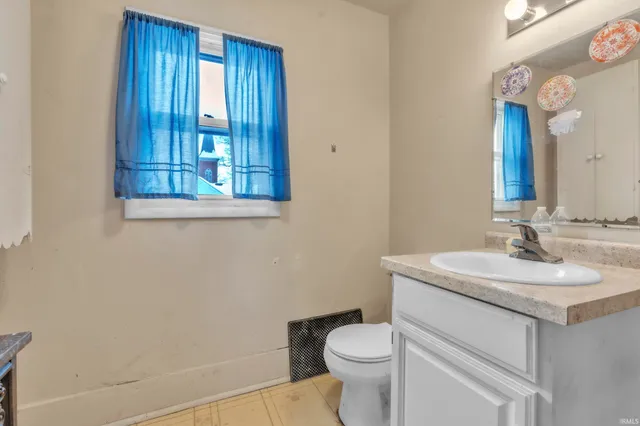 $200,000 | 215 North York Street, Albion, IN 46701