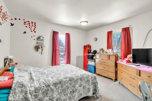 $200,000 | 215 North York Street, Albion, IN 46701