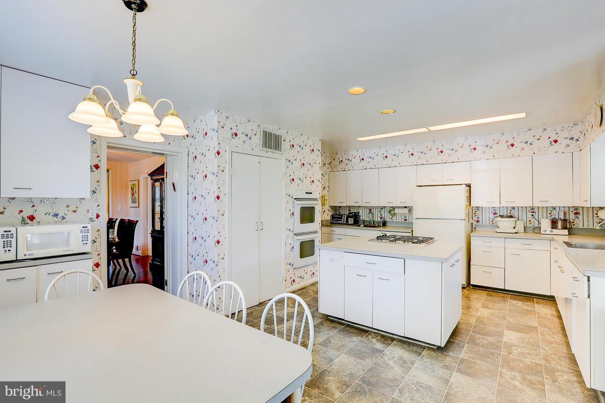 6910 Fieldcrest Road Baltimore, MD 21215 - Photo 14 of 30 Kitchen