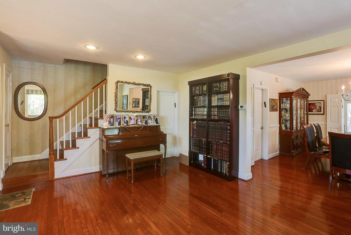 6910 Fieldcrest Road Baltimore, MD 21215 - Photo 4 of 30 Interior (General)