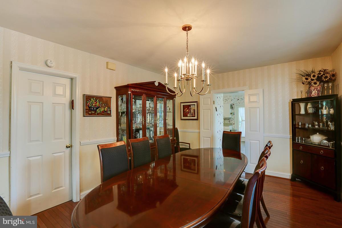 6910 Fieldcrest Road Baltimore, MD 21215 - Photo 8 of 30 Dining Room