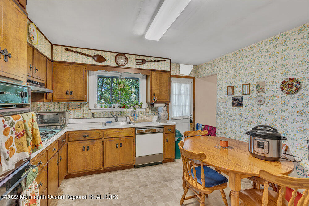 82 Newbury Road Howell, NJ 07731 - Photo 14 of 29 014_dsc08300