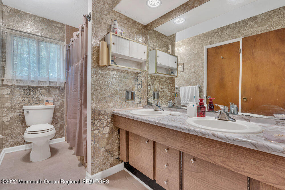 82 Newbury Road Howell, NJ 07731 - Photo 18 of 29 018_dsc08325