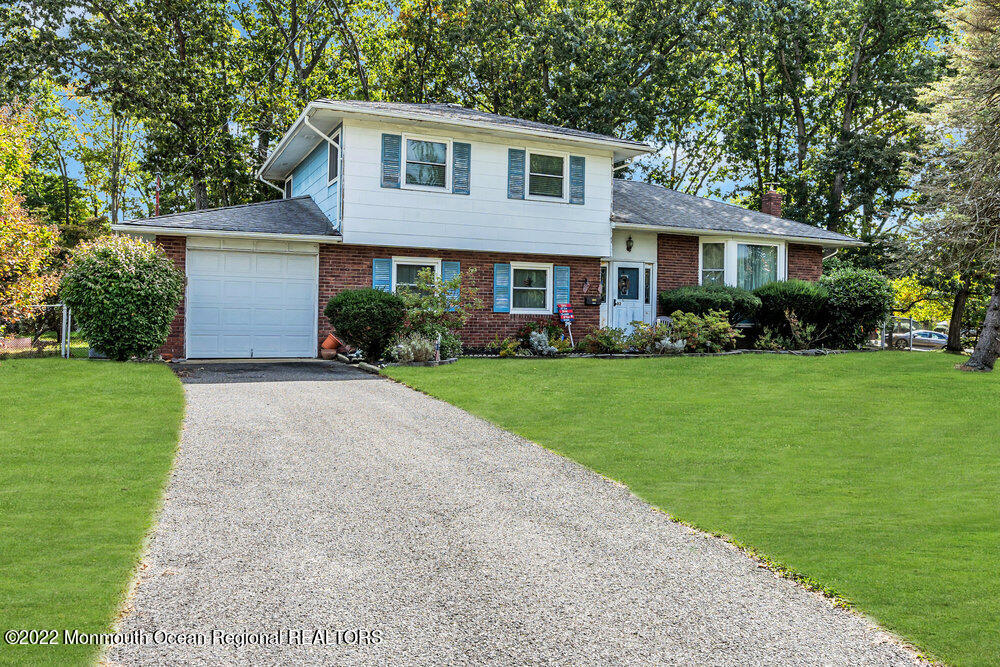 82 Newbury Road Howell, NJ 07731 - Photo 2 of 29 002_dsc08388.jpg-1b