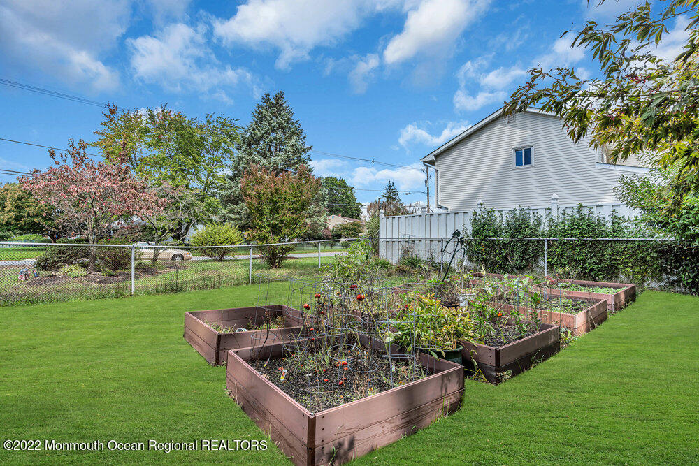 82 Newbury Road Howell, NJ 07731 - Photo 25 of 29 025_dsc08368.jpg-1