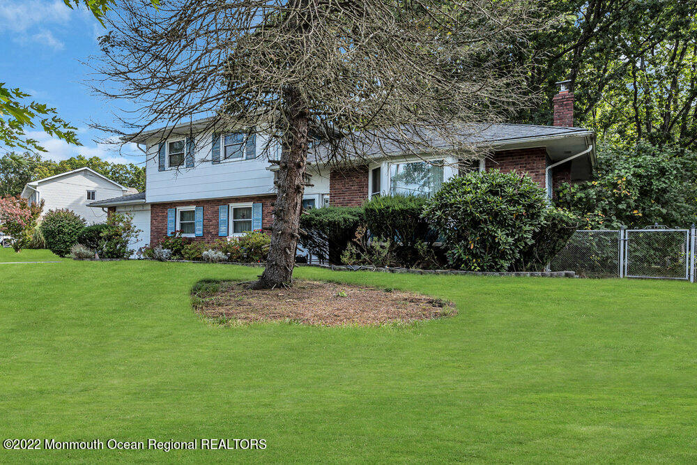 82 Newbury Road Howell, NJ 07731 - Photo 3 of 29 003_dsc08398-1b