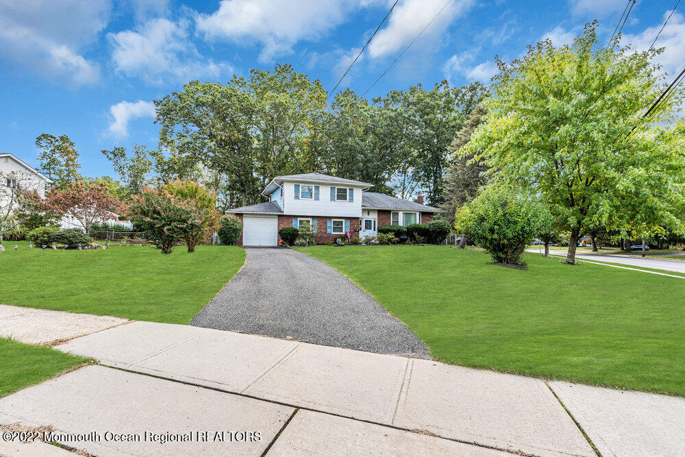 82 Newbury Road Howell, NJ 07731 - Photo 4 of 29 004_dsc08413-1