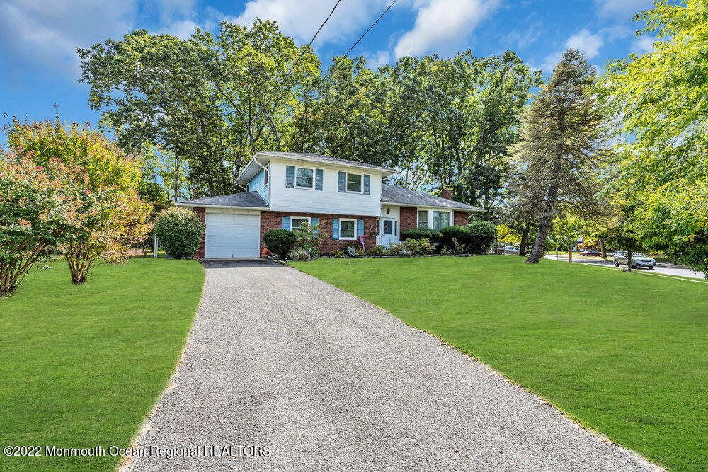 82 Newbury Road Howell, NJ 07731 - Photo 5 of 29 005_dsc08388.jpg-1