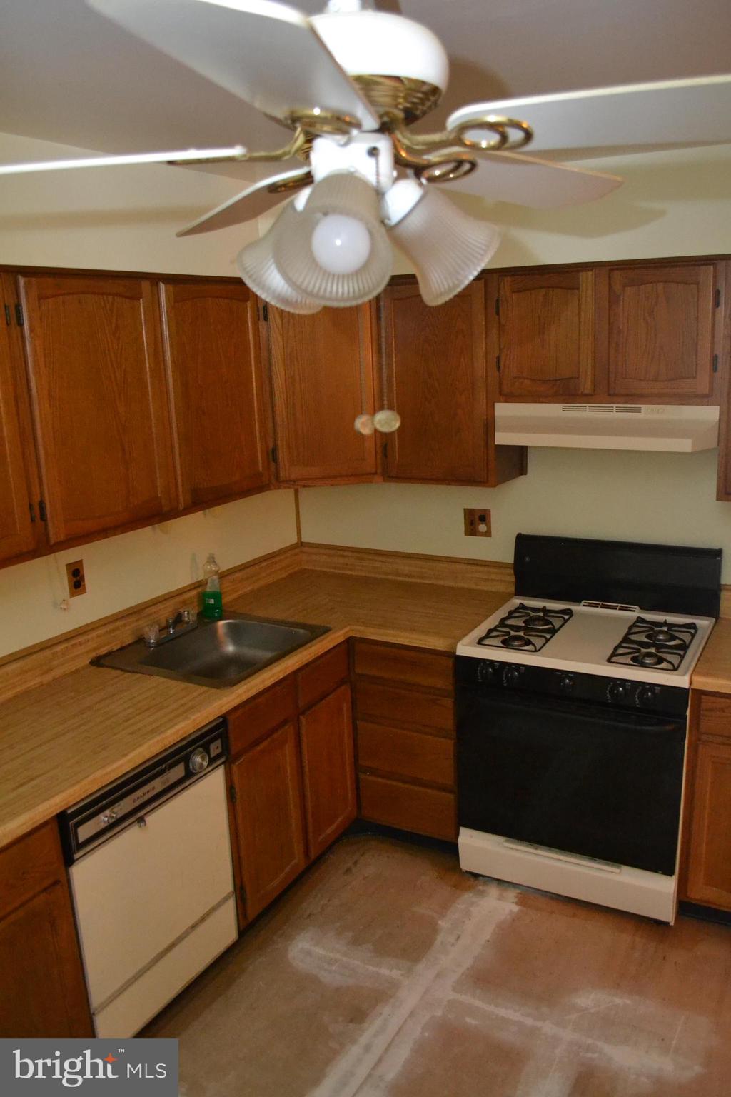 3597 Dows Road Philadelphia, PA 19154 - Photo 7 of 23 Gallery Image 7