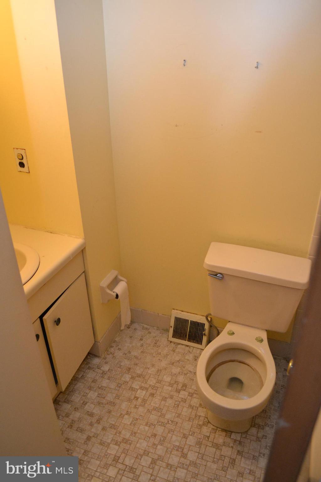 3597 Dows Road Philadelphia, PA 19154 - Photo 8 of 23 Gallery Image 8