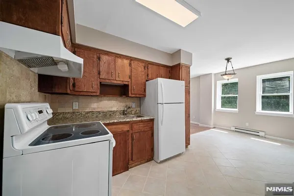 $2,575 | 345 Hudson Street, Unit 3, Hackensack, NJ 07601