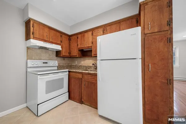 $2,575 | 345 Hudson Street, Unit 3, Hackensack, NJ 07601