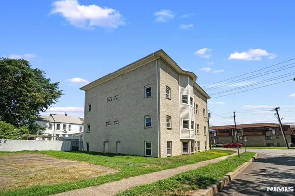 $2,575 | 345 Hudson Street, Unit 3, Hackensack, NJ 07601