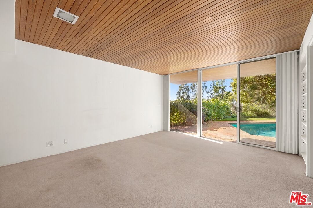 590 North Tigertail Road Los Angeles, CA 90049 - Photo 9 of 16