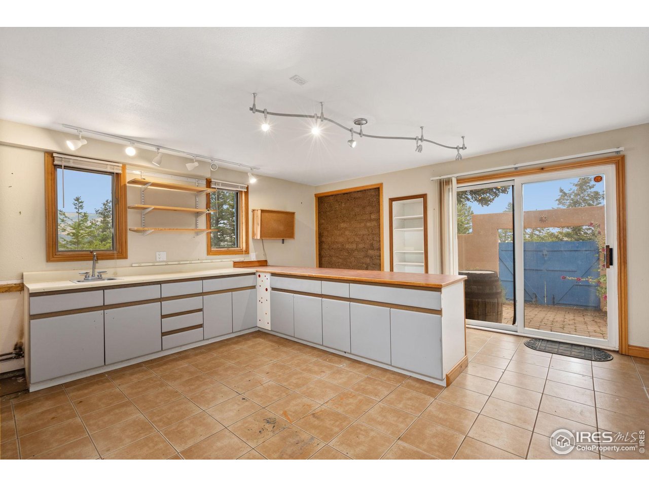 1000 Alaska Road Boulder, CO 80302 - Photo 33 of 50 a large white kitchen with granite countertop a large window