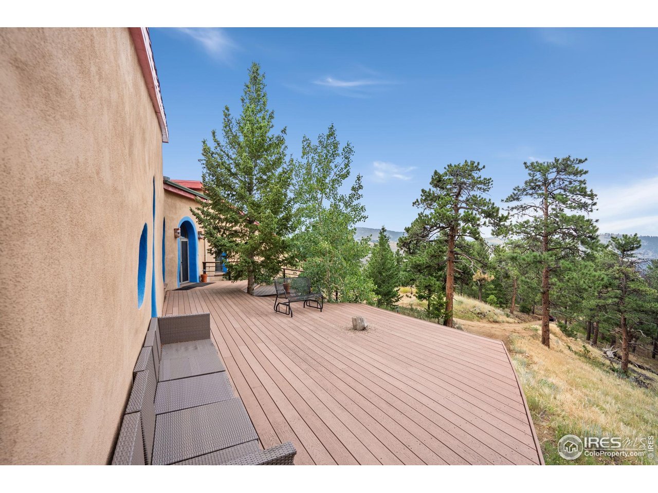 1000 Alaska Road Boulder, CO 80302 - Photo 40 of 50 a view of a backyard of the house