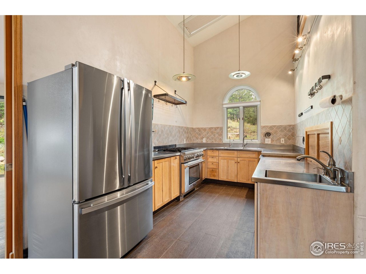 1000 Alaska Road Boulder, CO 80302 - Photo 9 of 50 a kitchen with stainless steel appliances granite countertop a refrigerator a sink and a stove