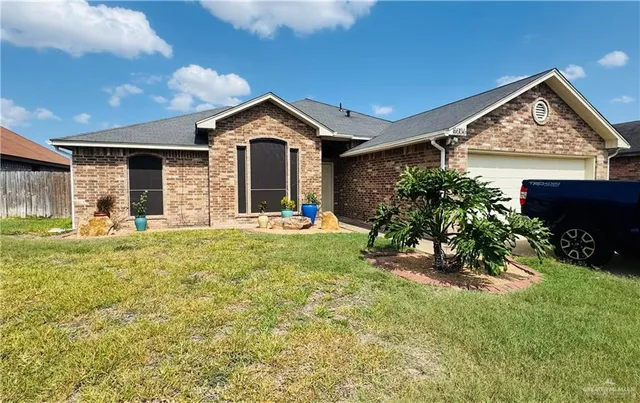 a view of a house with backyard and porch