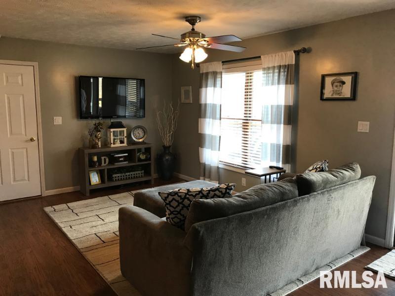 439 Coral Road Colchester, IL 62326 - Photo 3 of 19 Gallery Image 3