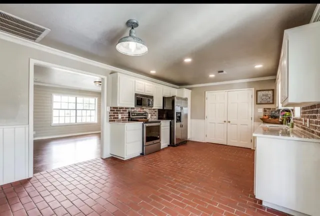 $2,500 | 4154 Old Highway 6, Van Alstyne, TX 75495