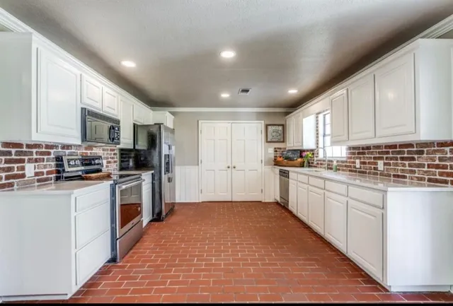 $2,500 | 4154 Old Highway 6, Van Alstyne, TX 75495