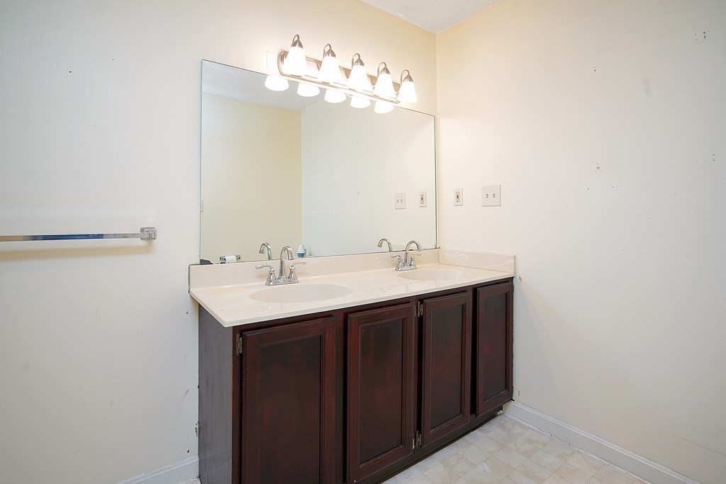 54 Castlegate Drive, Unit 54 Springfield, MA 01129 - Photo 15 of 24