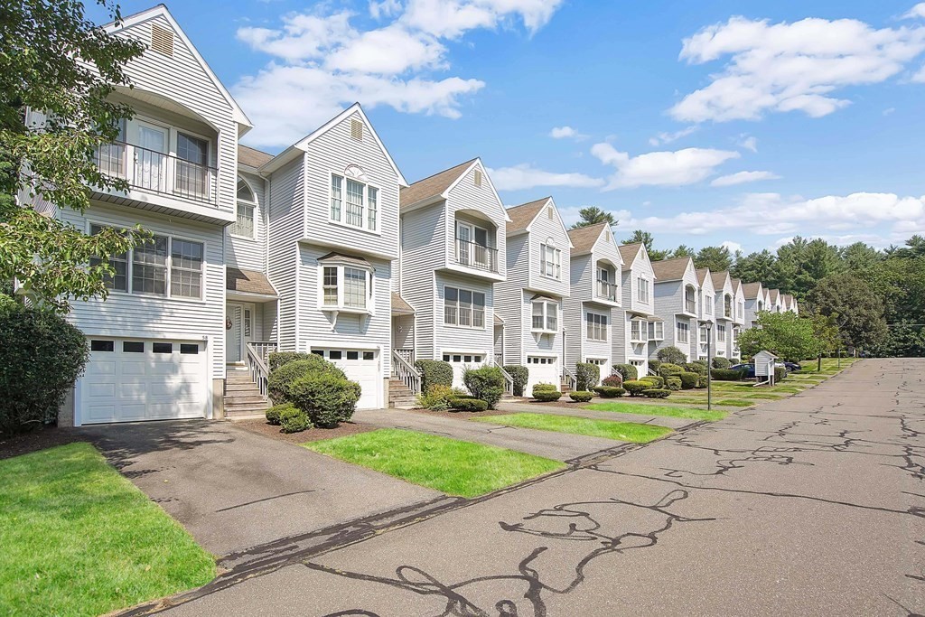 54 Castlegate Drive, Unit 54 Springfield, MA 01129 - Photo 2 of 24