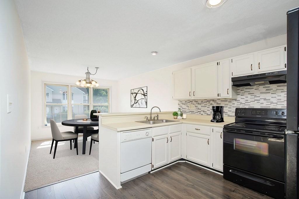 54 Castlegate Drive, Unit 54 Springfield, MA 01129 - Photo 4 of 24