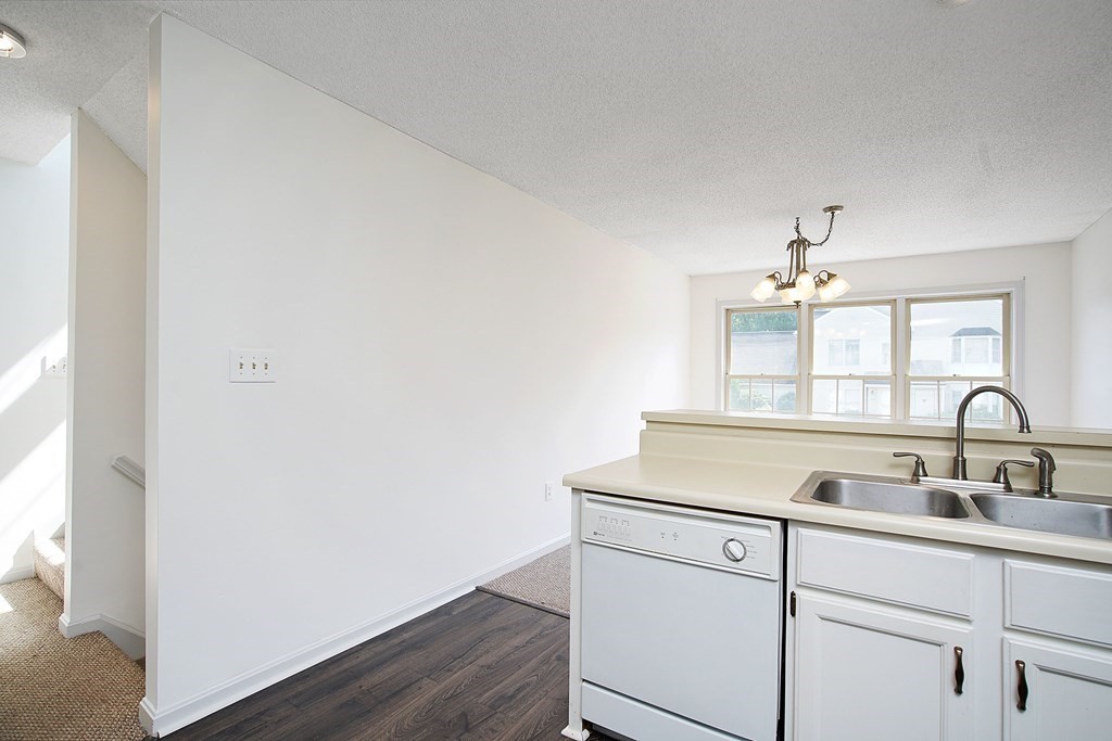 54 Castlegate Drive, Unit 54 Springfield, MA 01129 - Photo 9 of 24