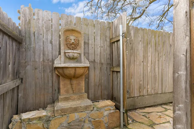 a view of entryway door