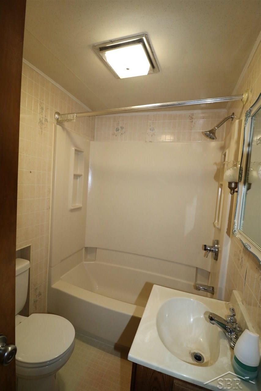 4609 Gratiot Road Saginaw, MI 48638 - Photo 11 of 13 50017035-10.JPG