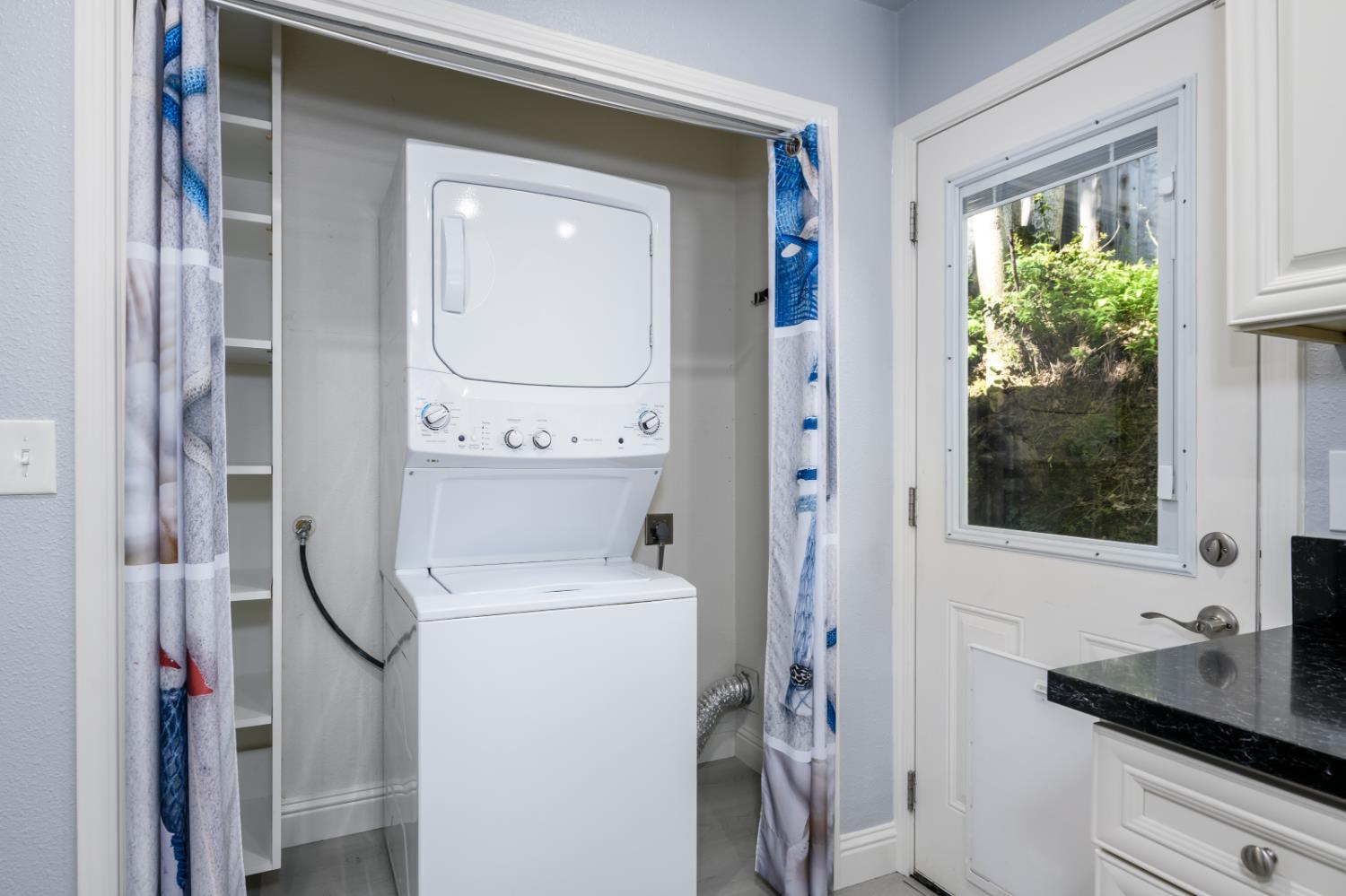 2873 Anderson Way Placerville, CA 95667 - Photo 11 of 24 a room with a washer and dryer