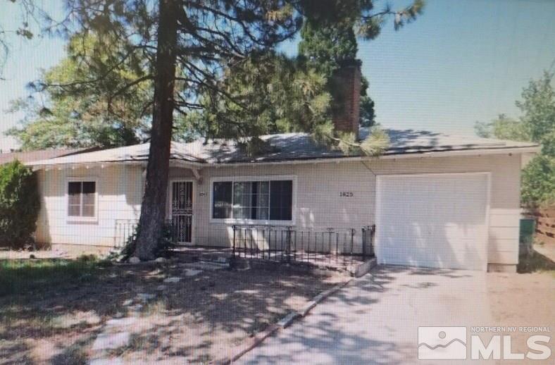 1425 Princess Avenue Reno, NV 89502 - Photo 2 of 4 a backyard of a house with table and chairs