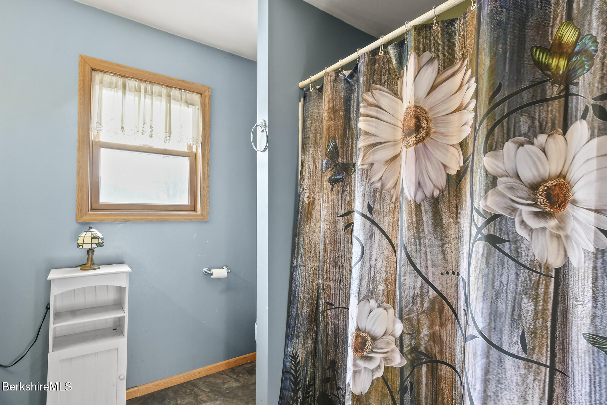 41 S Road Peru, MA 01235 - Photo 21 of 45 2nd floor full bath