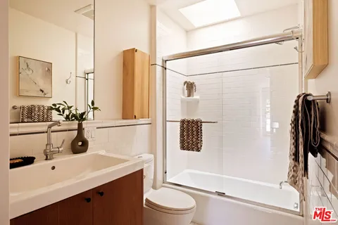 $1,549,000 | 2112 Duane Street, Los Angeles, CA 90039
