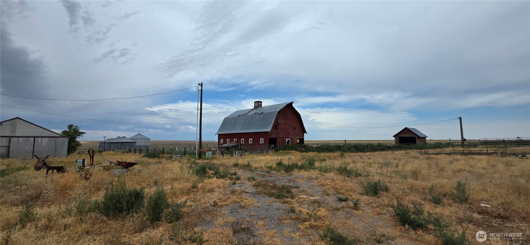 15841 Highway 2 Waterville, WA 98858 - Photo 32 of 40 a view of a dry yard