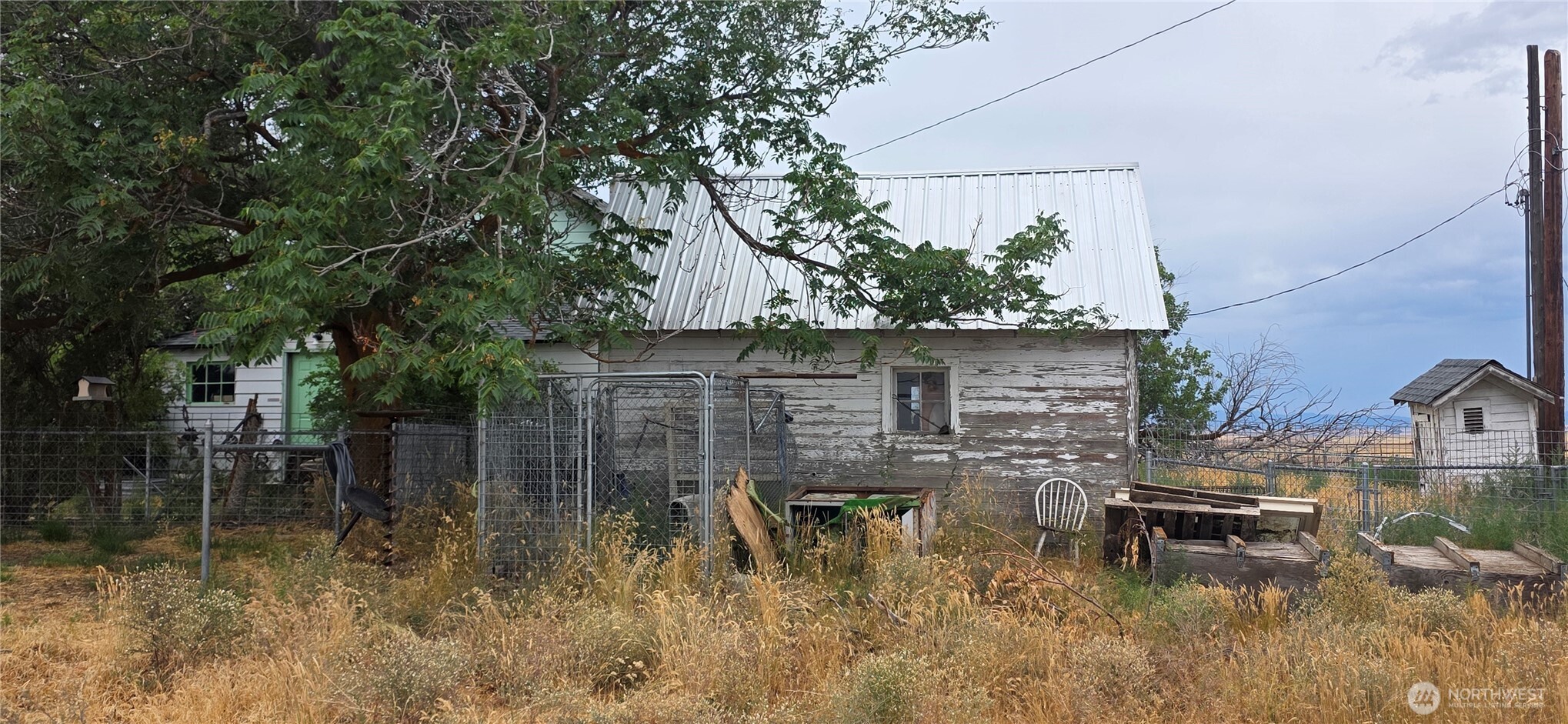 15841 Highway 2 Waterville, WA 98858 - Photo 36 of 40 a backyard of a house with table and chairs