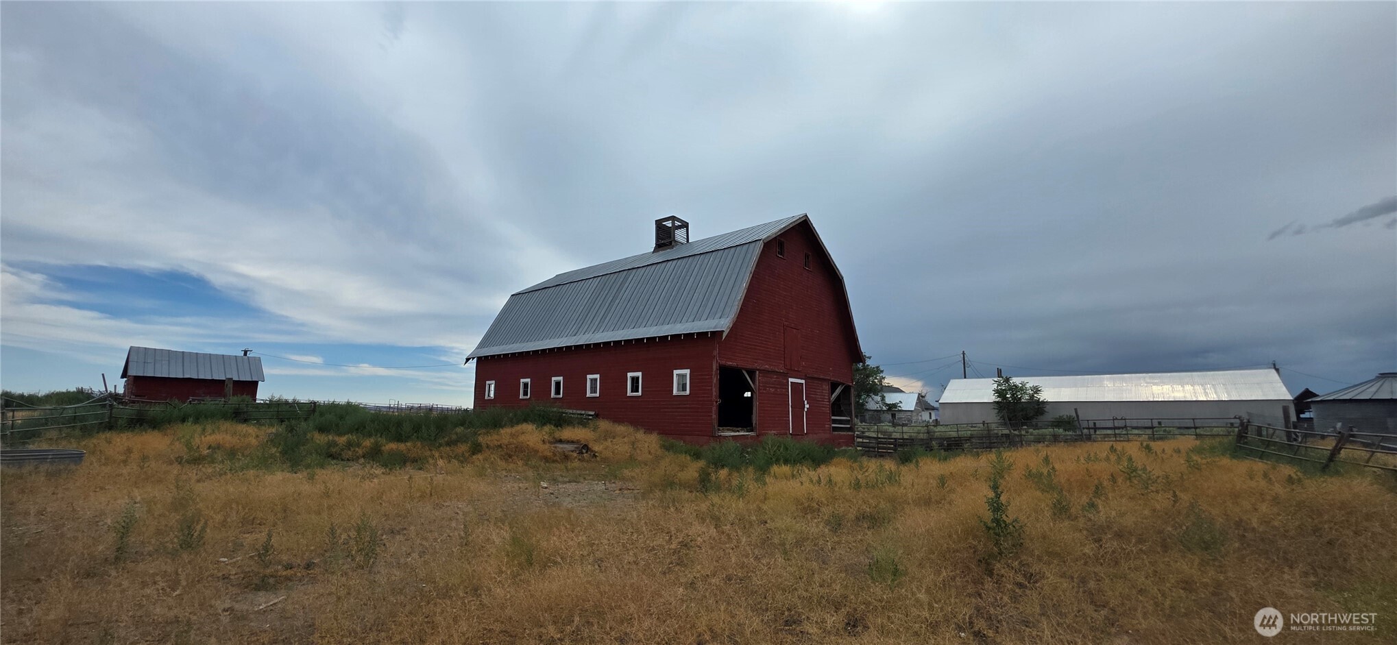 15841 Highway 2 Waterville, WA 98858 - Photo 4 of 40 a living room with furniture