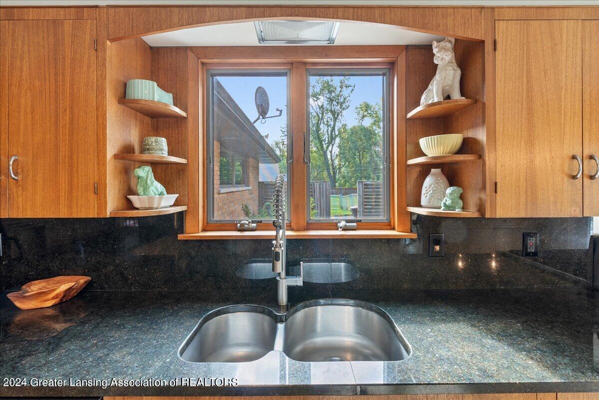 1607 Hitching Post Road East Lansing, MI 48823 - Photo 24 of 61 19-Media Jett - 08