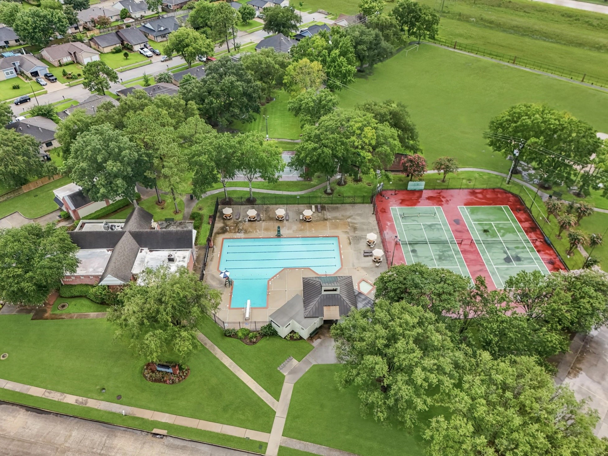 15730 Castorglen Drive Houston, TX 77598 - Photo 37 of 38 an aerial view of a house