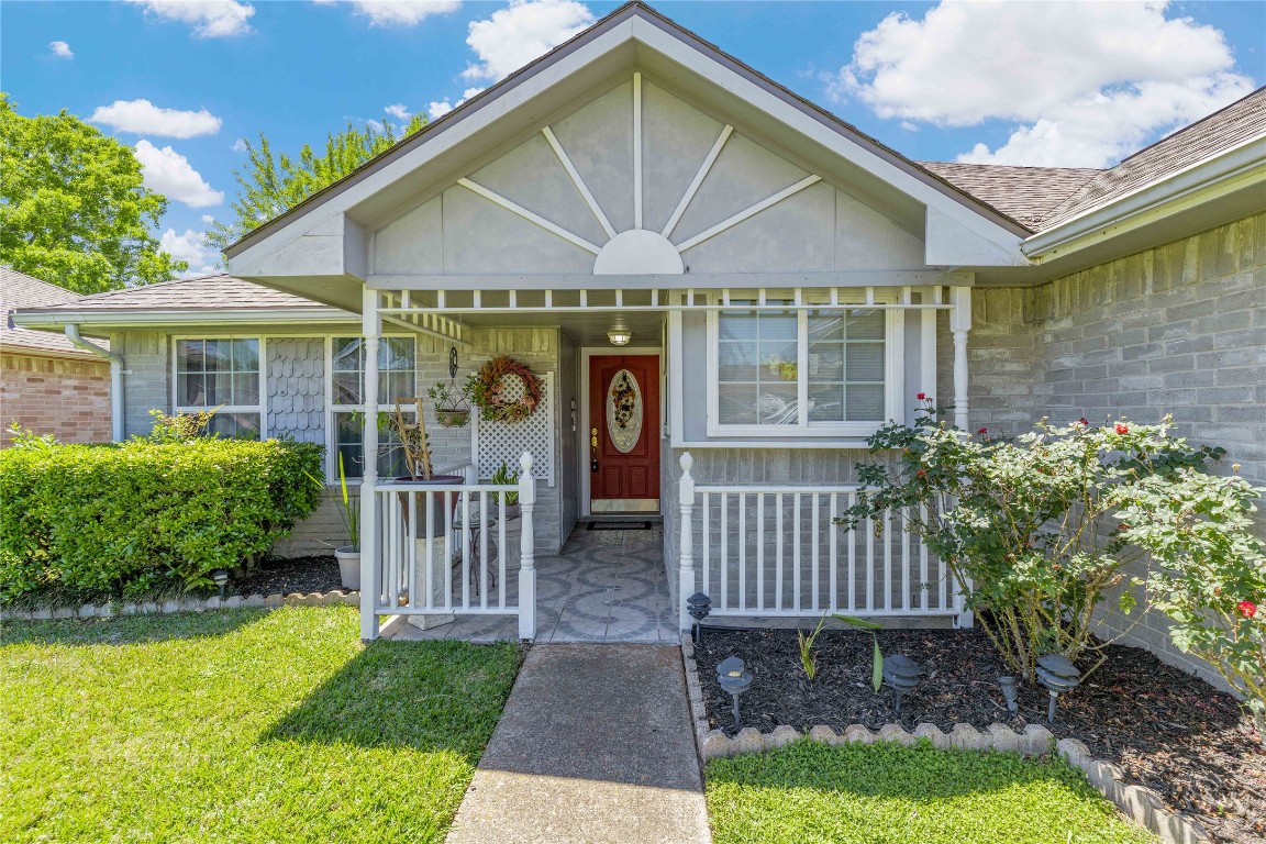 15730 Castorglen Drive Houston, TX 77598 - Photo 4 of 38 a front view of a house with garden