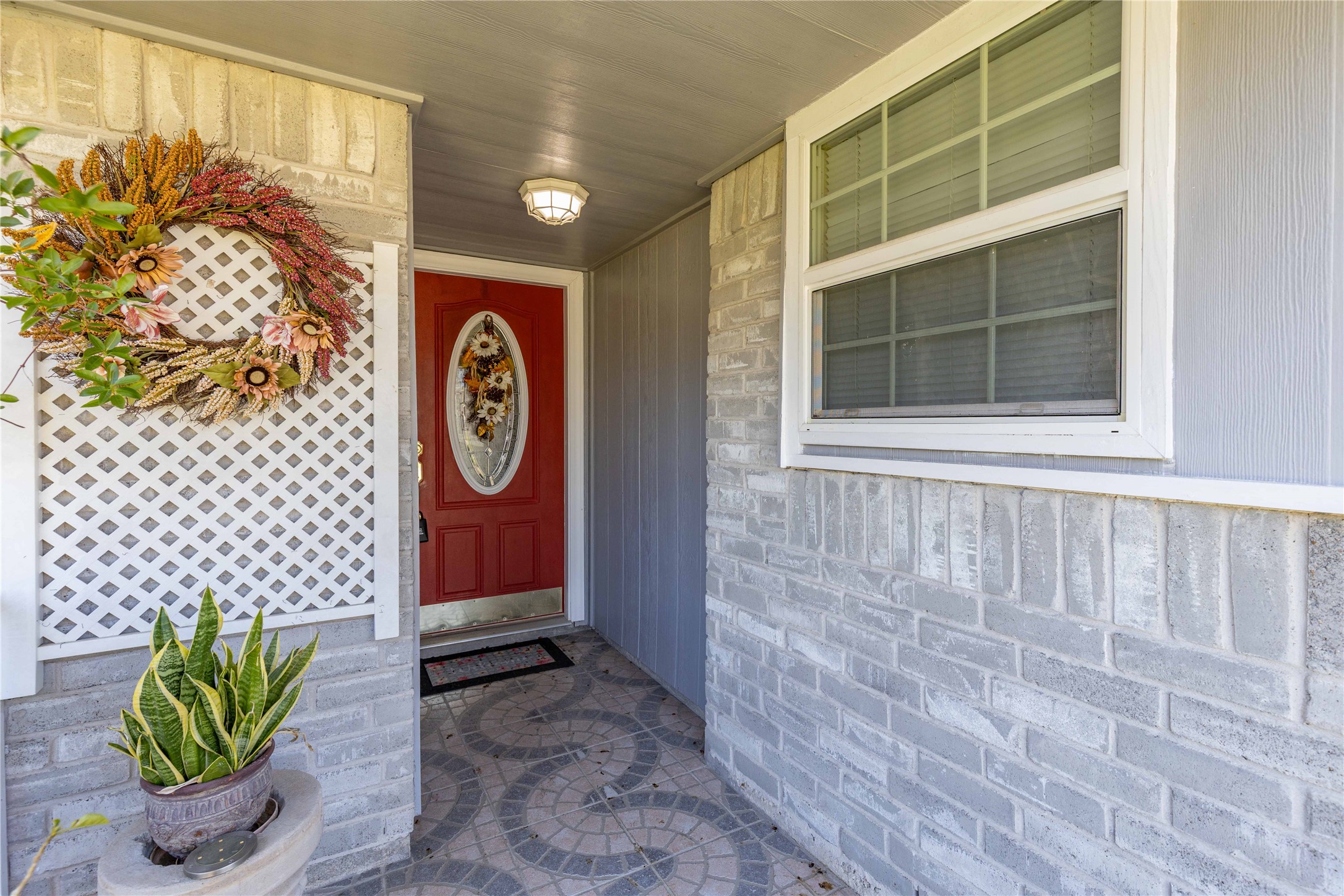 15730 Castorglen Drive Houston, TX 77598 - Photo 5 of 38 a front view of a house with entryway