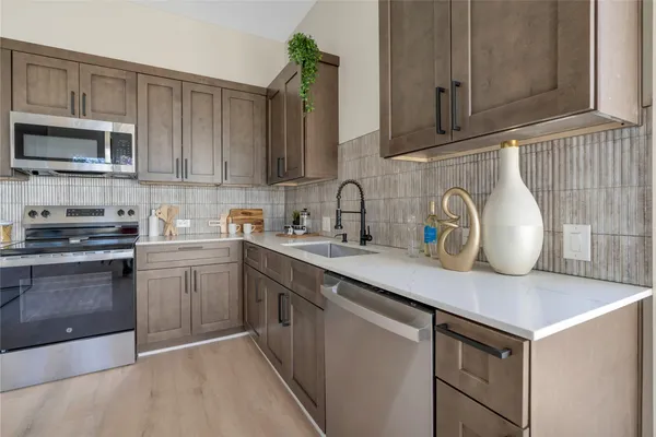 $515,000 | 2309 Montopolis Drive, Unit 7, Austin, TX 78741