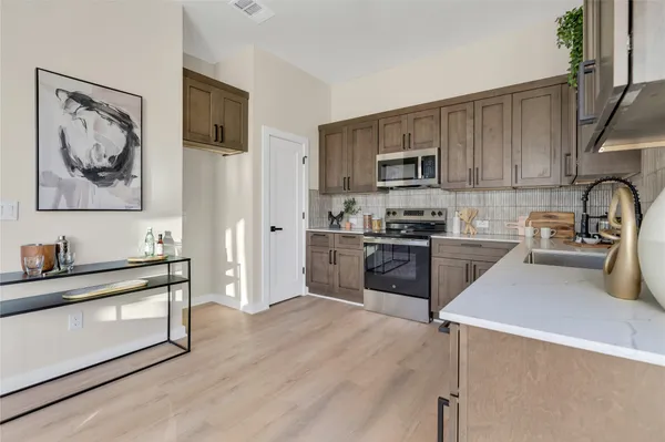 $515,000 | 2309 Montopolis Drive, Unit 7, Austin, TX 78741