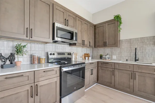 $515,000 | 2309 Montopolis Drive, Unit 7, Austin, TX 78741